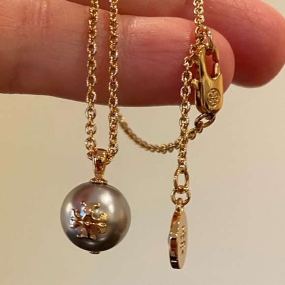 Tory Burch Authentic Timeless Classic Luxe Preppy Gray Pearl Chain Necklace - Picture 4 of 11